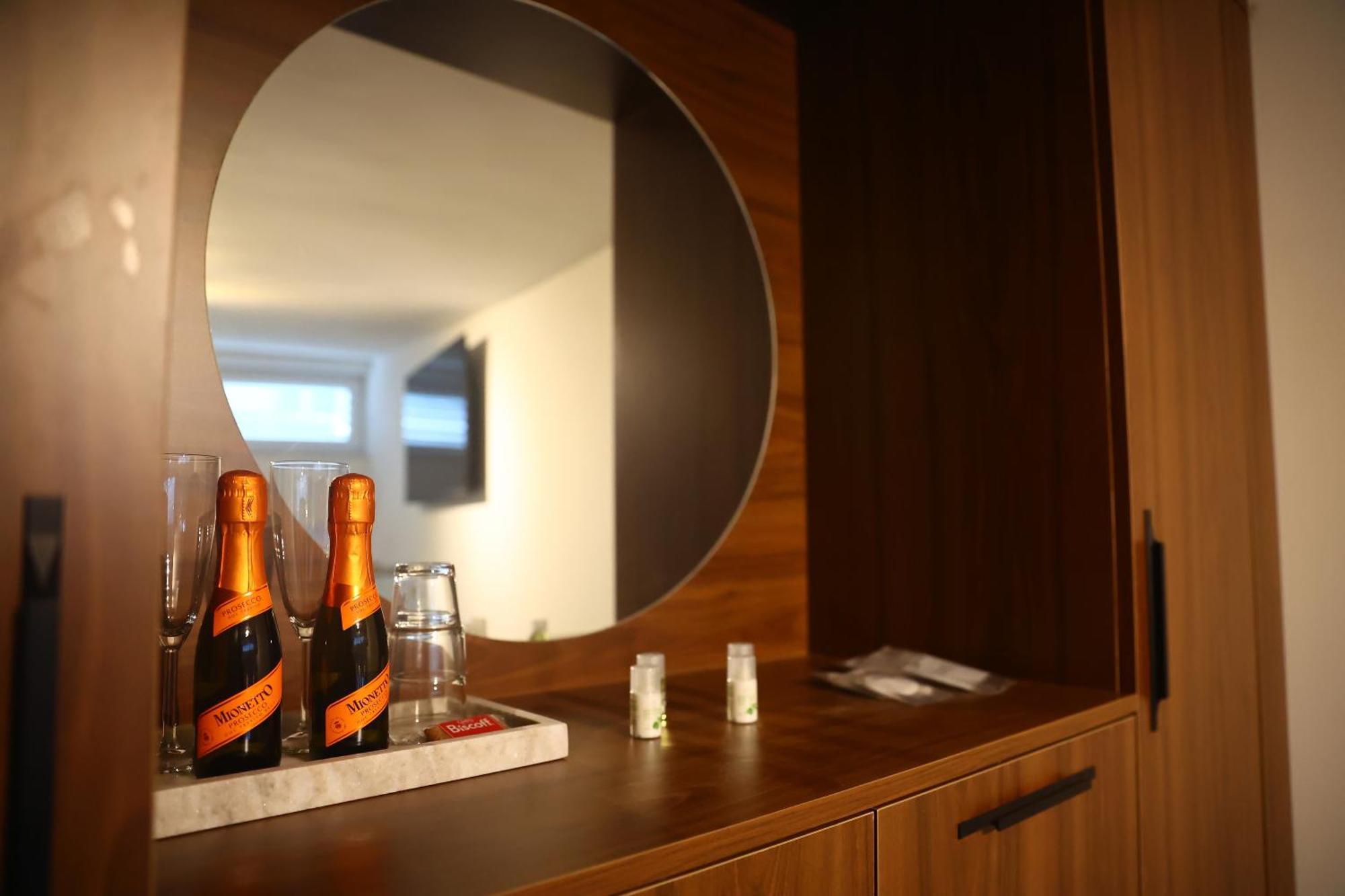 Jam Apartments โคเบลนซ์ ภายนอก รูปภาพ